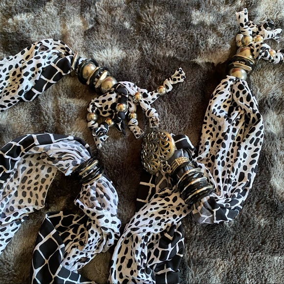 Funky Nygard Scarf - Picture 4 of 6